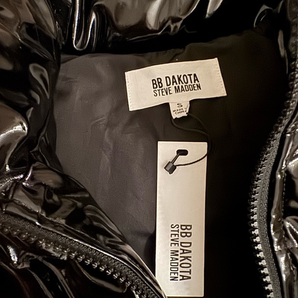 NWT BB Dakota Steve Madden Black Cloud Shine Puffer Vest Size Small - Picture 5 of 9
